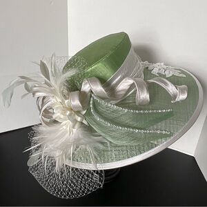 Elite Champagne Women’s Elegant Wide Brim Green and Off-White Women's Hat